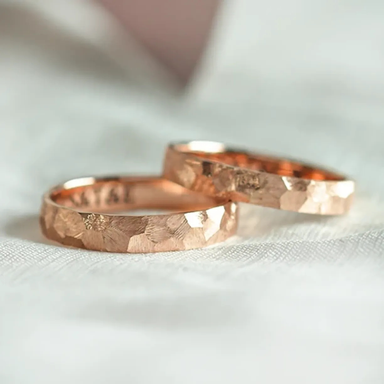 rose_gold_wedding_ring