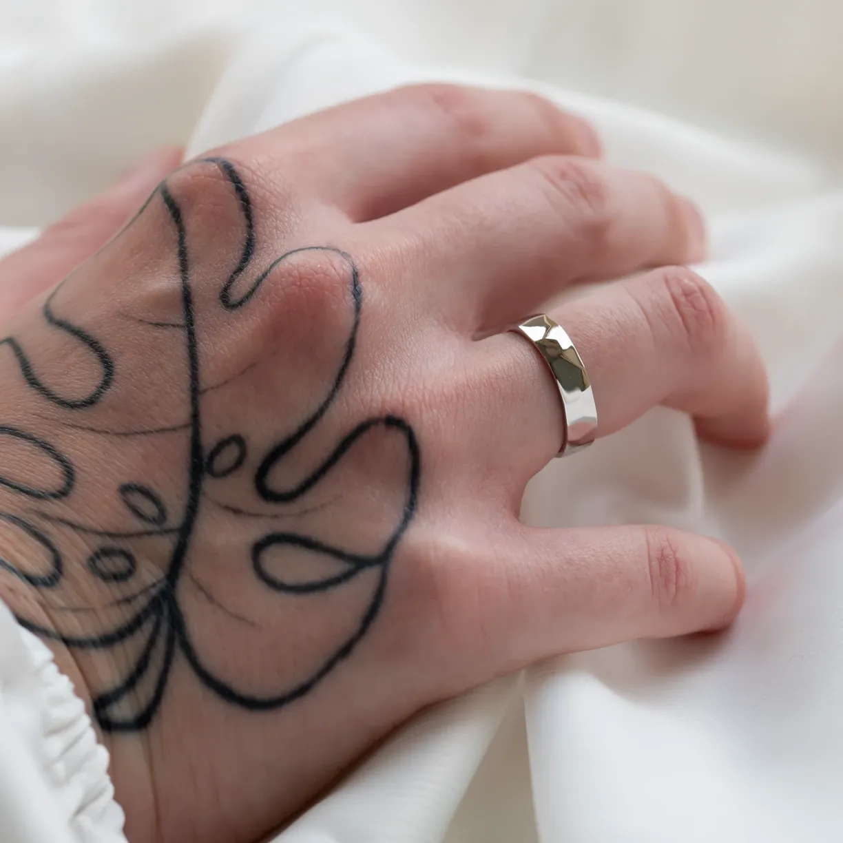 white_gold_wedding_ring