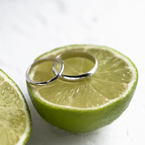 Zlaté snubní prsteny se zúžením LALI Image