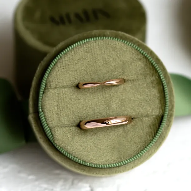 Zlaté snubní prsteny se zúžením LALI Image