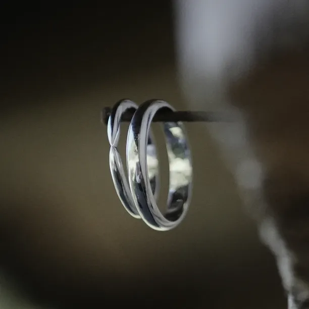 Zlaté snubní prsteny se zúžením LALI Image