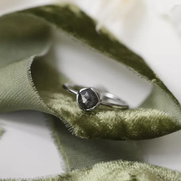 Zlatý prsten s přírodním diamantem 0.65Ct KLIO Image