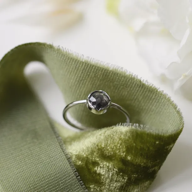 Zlatý prsten s přírodním diamantem 0.65Ct KLIO Image