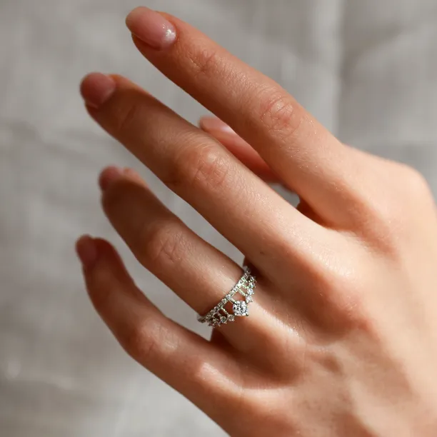 HEBO gold engagement ring in the shape of crown Image