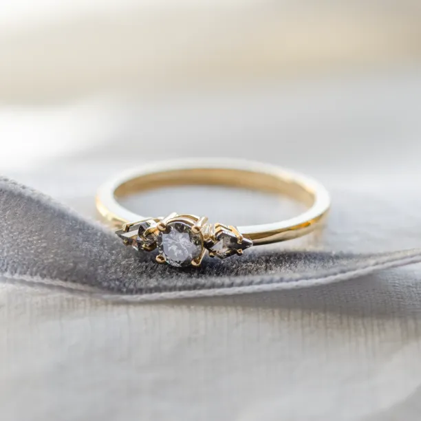 Gold ring with three salt and pepper diamonds SOARIS Image