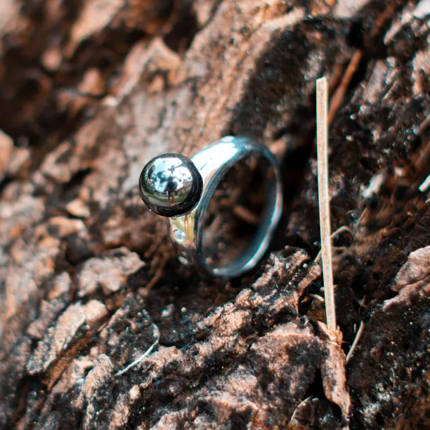 Prsten s hematitem a diamanty DOGA Image