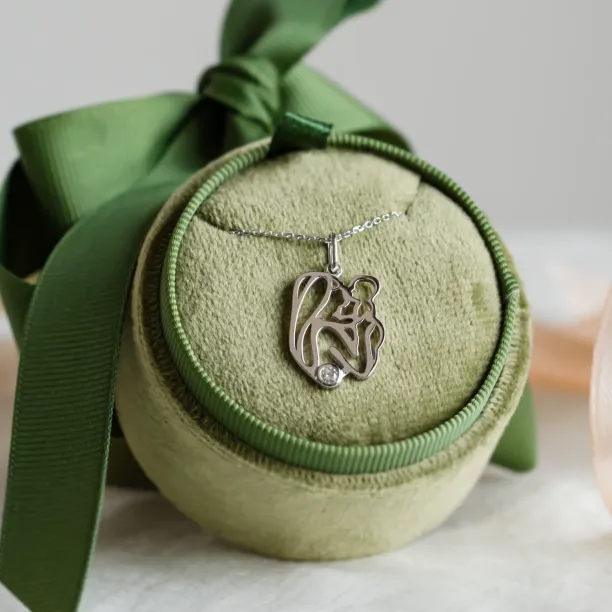 Jedinečný přívěsek ze zlata a diamantem s vyobrazením matky a dítěte MOMMY Image