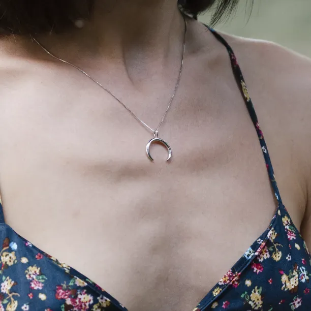 Mystický náhrdelník ve tvaru půlměsíce ANEBY Image