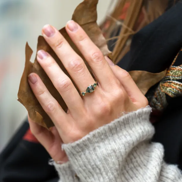 Asymmetrical gold ring with moss agates ARTE Image