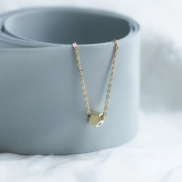 Zlatý náramek s atypickou kostkou a diamantem GIMLE Image