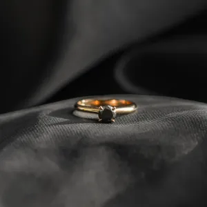 Zásnubní prsten s černým diamantem FLORA Thumbnail