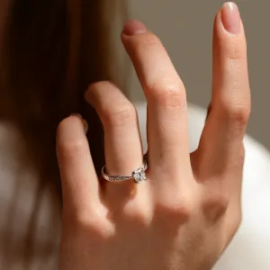 Gold ring with diamonds LOTE