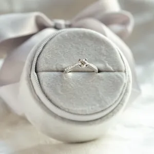 Gold ring with diamonds LOTE Thumbnail