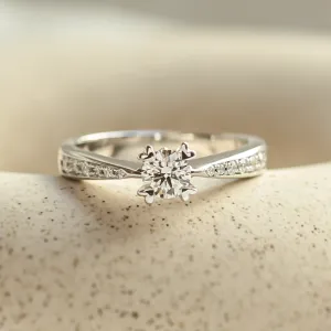 Gold ring with diamonds LOTE