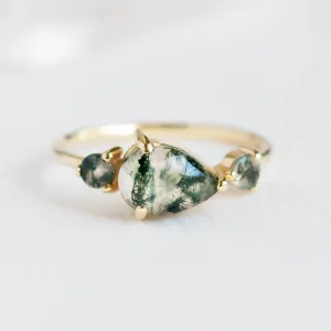 Asymmetrical gold ring with moss agates ARTE