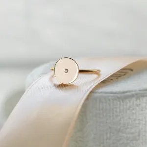 Minimalistický zlatý prsten s gravÍrováním a diamantem BERY Thumbnail