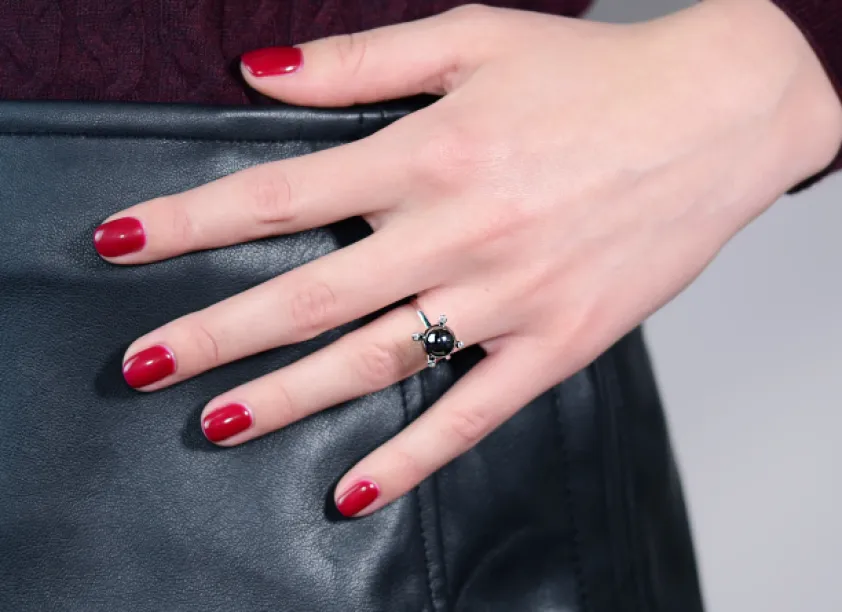 Zlatý prsten s hematitem a diamanty BURAS Image