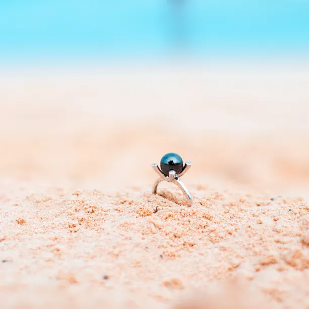 Zlatý prsten s hematitem a diamanty BURAS Image