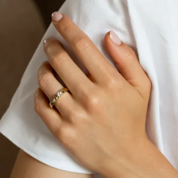 Zlatý zásnubní prsten s diamantem 0.25ct  MOVIK Image