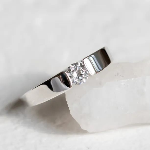 Zlatý zásnubní prsten s diamantem 0.25ct  MOVIK Image