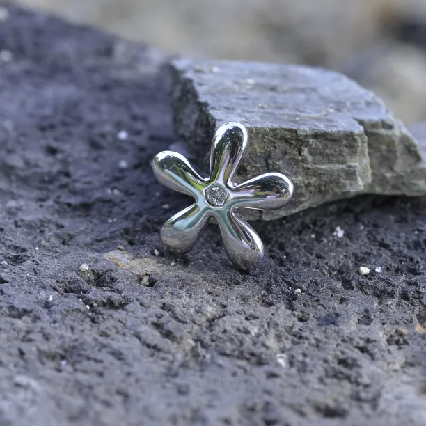 Nevšední stříbrný/zlatý květinový prsten s diamantem ALVDAL Image