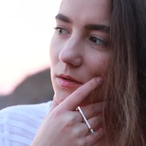 Originální zlatý prsten s černými smaltovými puntíky OTNES Thumbnail