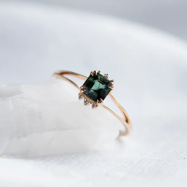 Gold ring with teal sapphire and diamonds ESMÉ Image
