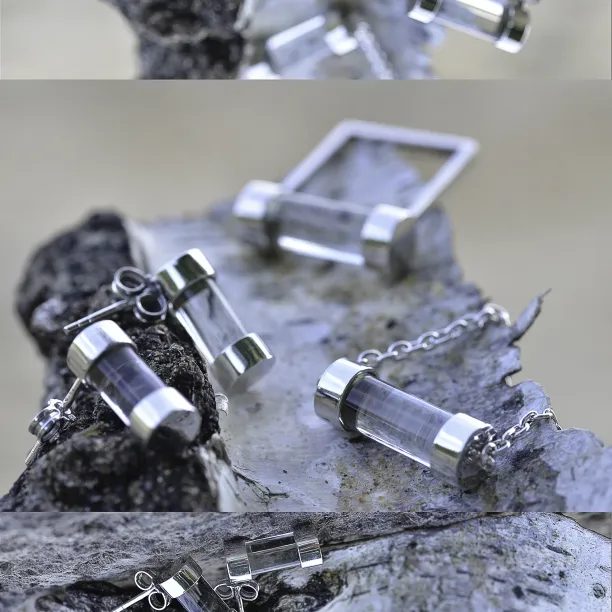 Exkluzivní stříbrný náhrdelník ve tvaru pojistky osazený skalním křišťálem Image