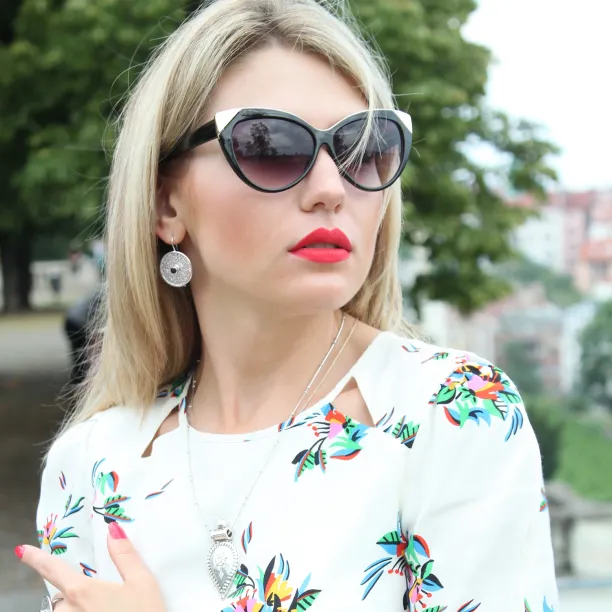 Jedinečné náušnice ve stylu mayského kalendáře s českým granátem Image