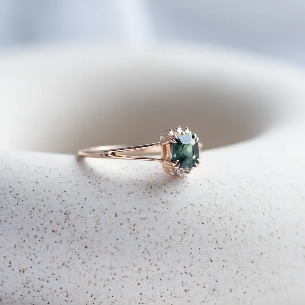 Gold ring with teal sapphire and diamonds ESMÉ Image