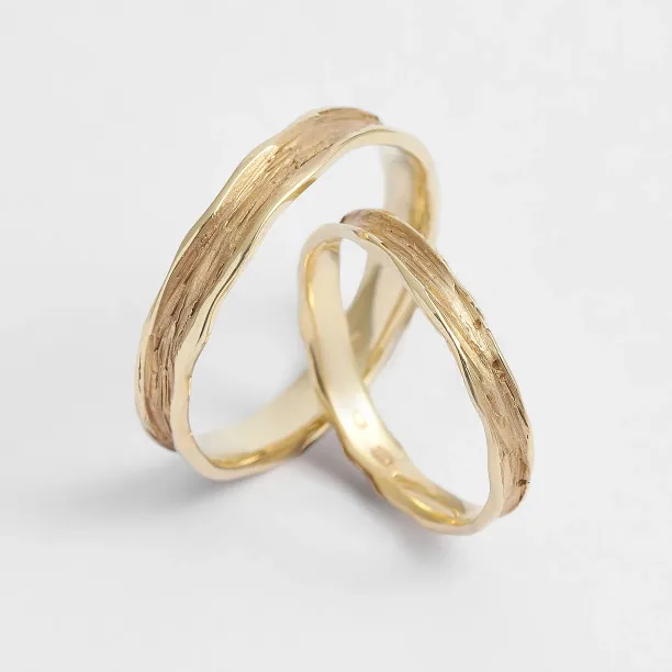 Wedding bands with natural surface NATURA Image