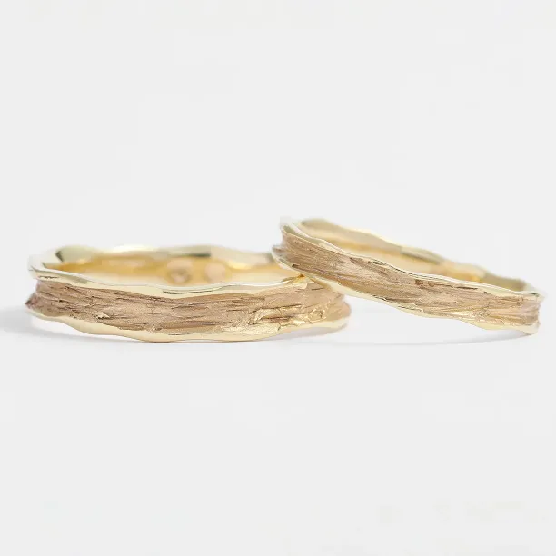 Wedding bands with natural surface NATURA Image