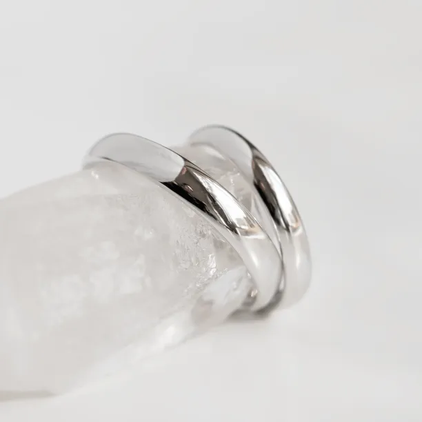 Solid wedding rings made of platinum YORK Image