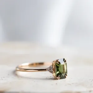 Gold ring with emerald sapphire and diamonds REZI Thumbnail