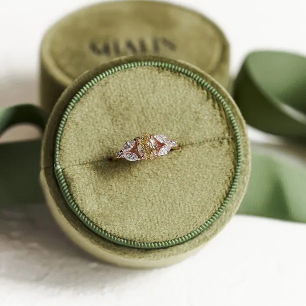 Zásnubní prsten s lab grown diamanty CASSANDRA Image