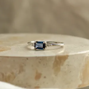 Moderní prsten s emerald safírem a diamanty EUDE Thumbnail