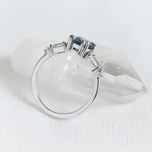 Zlatý prsten s modrozeleným oválným safírem DIANA Thumbnail