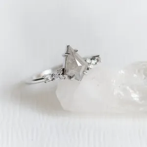 Netradiční zásnubní prsten s diamanty ARNALDO Thumbnail