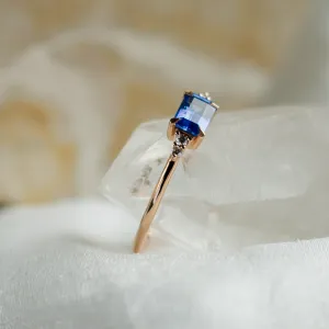 Moderní prsten s emerald safírem a diamanty EUDE Thumbnail