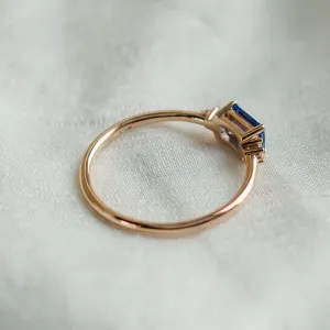 Moderní prsten s emerald safírem a diamanty EUDE Thumbnail