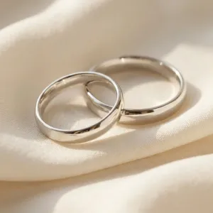 Solid wedding rings made of yellow gold VIRGINIE