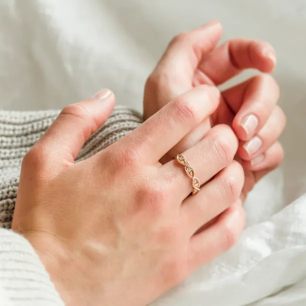 Proplétaný zlatý prsten s diamanty ve vintage stylu BRAID Image