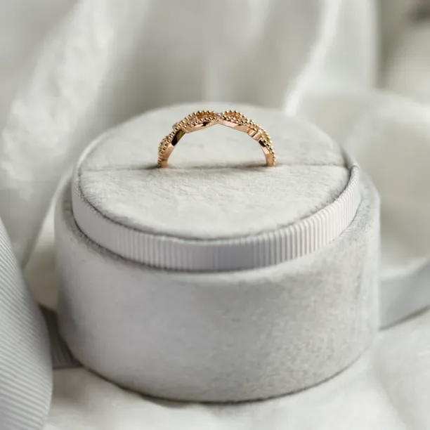 Proplétaný zlatý prsten s diamanty ve vintage stylu BRAID Image