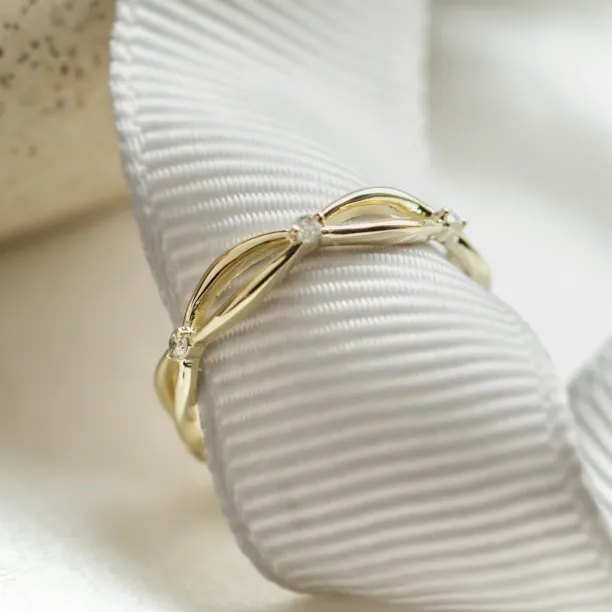 Gold diamond twisted ring ROMANCE Image