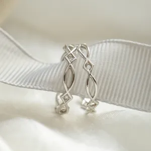 Netradiční snubní prsten s propletením TARANIS Thumbnail