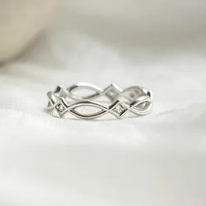 Netradiční snubní prsten s propletením TARANIS Thumbnail