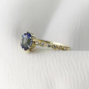 Zásnubní vintage prsten se zeleným safírem a diamanty MADDIE Thumbnail