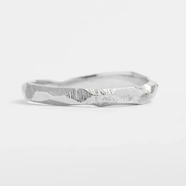 Minimalistické snubní prsteny s tepaným povrchem GOLI Image