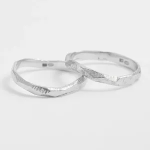 Minimalistické snubní prsteny s tepaným povrchem GOLI Thumbnail