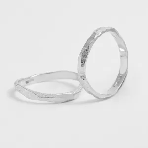 Minimalistické snubní prsteny s tepaným povrchem GOLI Thumbnail